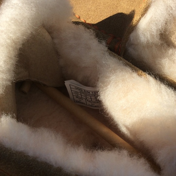 Ugg Ascot Slippers - Picture 6 of 7